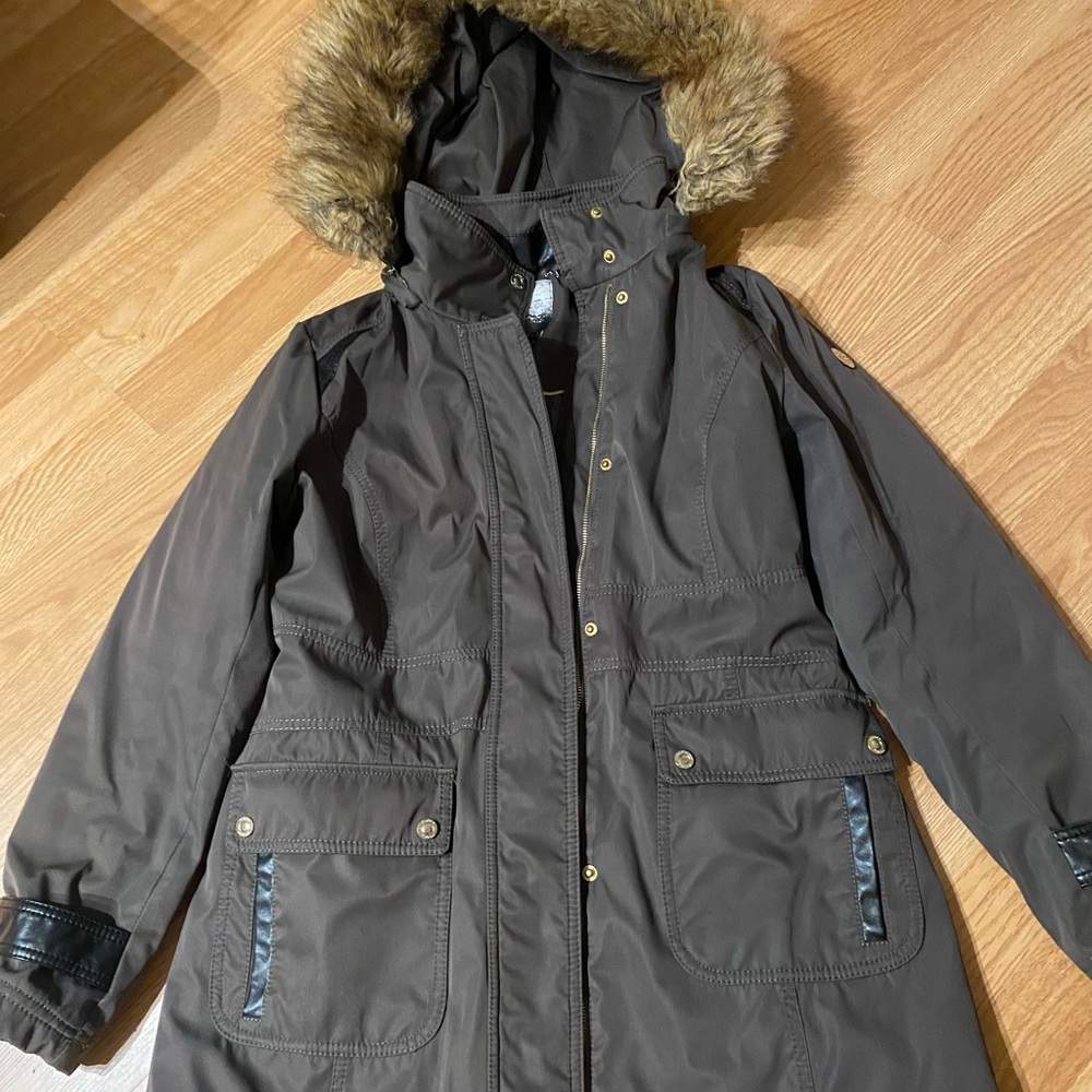Kensie winter coat. Army green with gold details